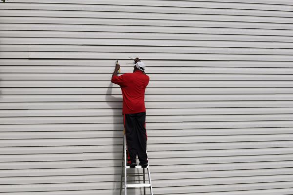 Cost of Loose Siding Repair in Yakima